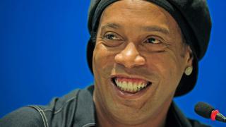 Vuelve la sonrisa del fútbol: Ronaldinho confirma su regreso a las canchas y jugará en Colombia