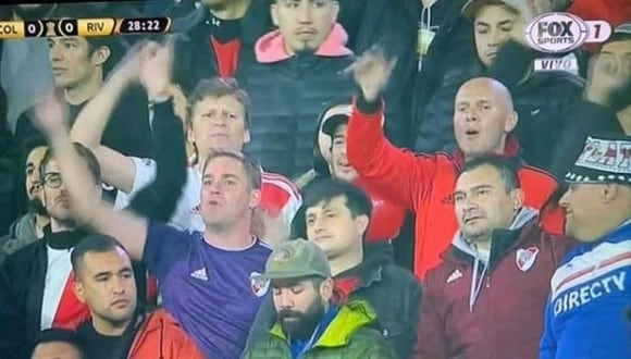 Fanático de la Universidad Católica se filtró en la hinchada de River Plate en Santiago. (Captura: Fox Sports)