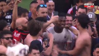 Efusiva celebración: hinchas del Milan invadieron el campo tras ganar la Serie A [VIDEO]