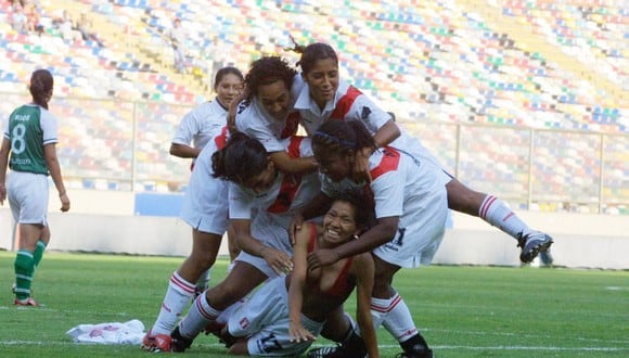Martha Mori fue noticia por su celebración al sacarse la camiseta. En una sociedad como la nuestra, esto fue más importante que la victoria de la Selección Peruana Femenina. (Foto: Consuelo Vargas / Archivo GEC)