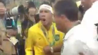 Neymar perdió los papeles y casi se va a las manos con un hincha brasileño