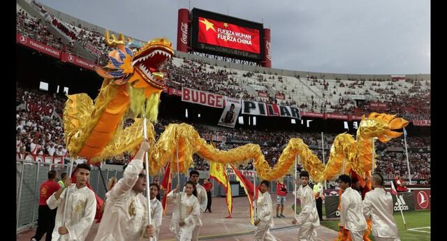 Las postales del homenaje de River Plate por el Año Nuevo Chino en duelo ante Banfield. (Foto: River Plate / AFP)