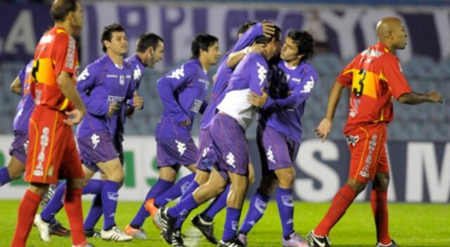 1. Defensor Sporting 9-0 Sport Huancayo - Copa Sudamericana 2010  (Agencias)