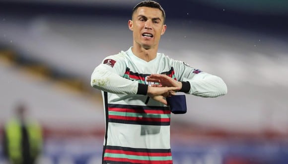 Cristiano Ronaldo fue criticado por lanzar la cinta de capitán de la selección portuguesa. (Foto: EFE)