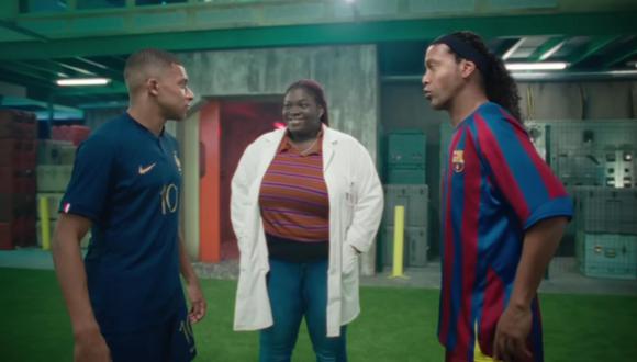 El comercial, titulado "The Football Verse", guarda incertidumbre en la forma cómo han recreado a diferentes figuras del fútbol en determinados años. (Foto: YouTube NikeFootball)