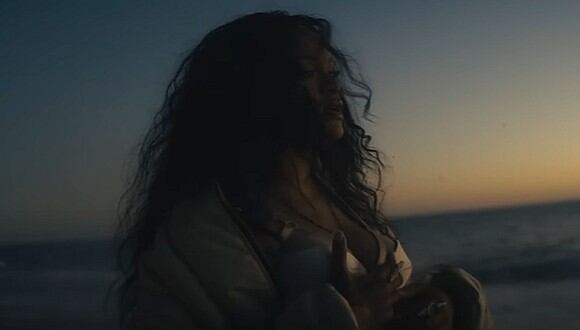 Rihanna estrenó “Lift me up”, canción de la banda sonora de la película “Black Panther: Wakanda Forever”. (Foto: Captura)