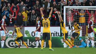 Pasa hasta en la Premier League: Koscielny hizo descarado gol con la mano