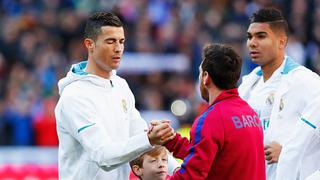 Cristiano y Messi dándose un beso: la polémica portada de France Football de la que no se deja de hablar en España