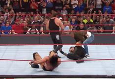 No pudo hacer nada: Drew McIntyre, Elias yShane McMahon le dieron una gran paliza aRoman Reigns en RAW [VIDEO]