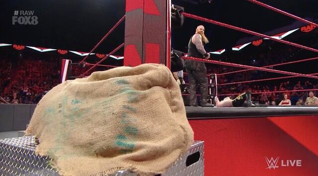Erick Rowan derrotó a un Luchador Local. (Foto: WWE)