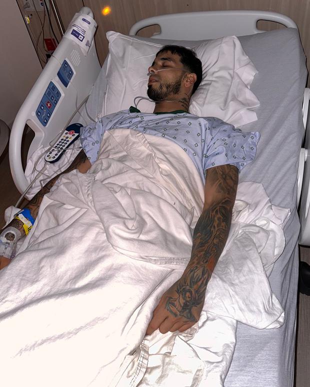 La imagen que subió el puertorriqueño tras haber sido operado de emergencia (Foto: Anuel AA / Instagram)