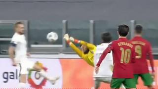 Para qué te traje: terrible ‘blooper’ de portero Azerbaiyán y gol en contra para el 1-0 Portugal [VIDEO]