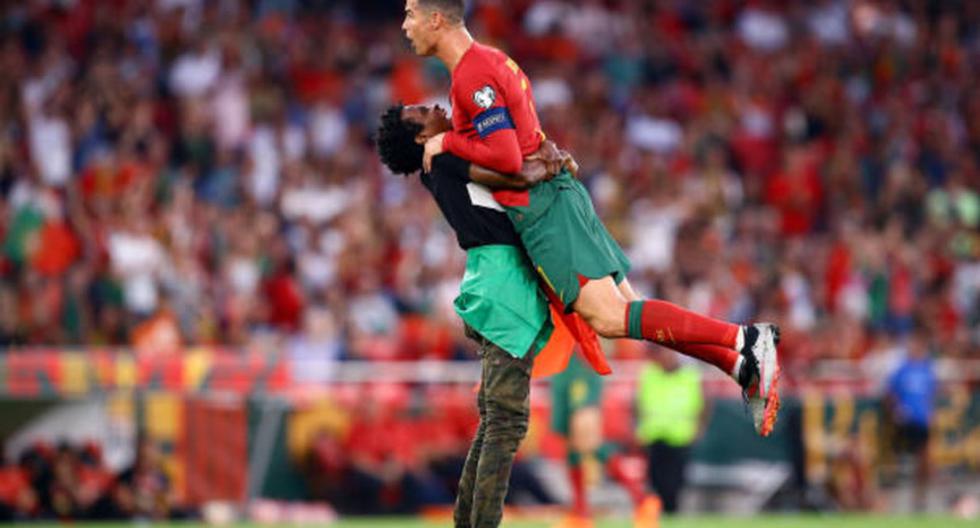 Torcedor cobra Cristiano Ronaldo, Portugal x Bósnia: gritaram o siuu juntos, diante do olhar do público |  VÍDEOS |  ESPORTES |  FUTEBOL-INTERNACIONAL