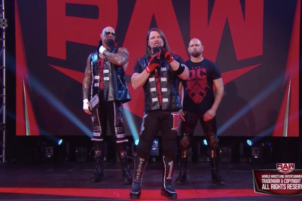 AJ Styles junto a sus amigos Luke Gallows y Karl Anderson. (Foto: WWE)