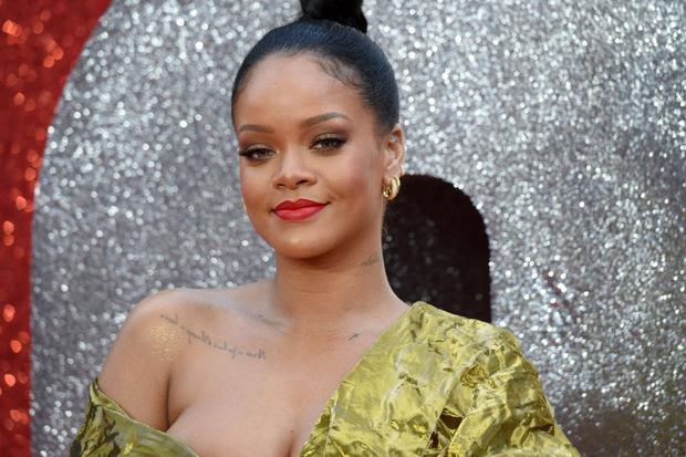 Singer Rihanna poses on the carpet upon arrival for the European premiere of the film "Ocean's 8" in London on June 13, 2018 (Photo: Anthony Harvey / AFP)