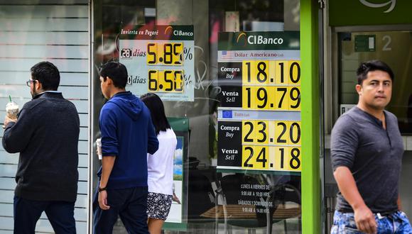 El dólar se negociaba a 20,1 pesos en México este jueves. (Foto: AFP)