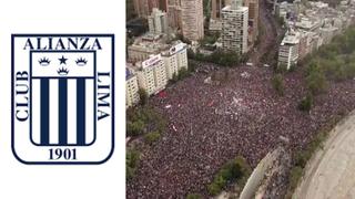 Bandera de Alianza Lima estuvo presente en la multitudinaria marcha de Chile