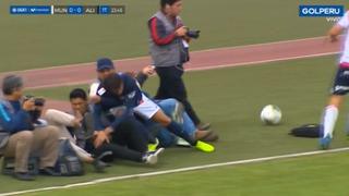 Tenso momento: Felipe Rodríguez se cayó e impactó contra los fotógrafos [VIDEO]