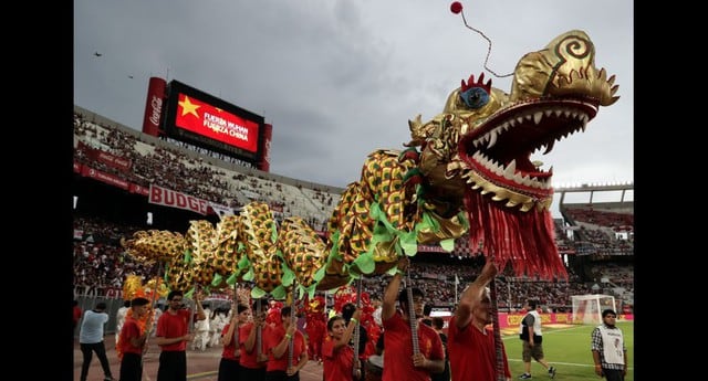 Las postales del homenaje de River Plate por el Año Nuevo Chino en duelo ante Banfield. (Foto: River Plate / AFP)
