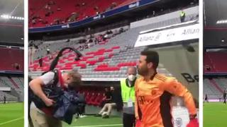 Se luce bajo los tres palos: Claudio Pizarro juega de arquero en las leyendas del Bayern Munich  [VIDEO]
