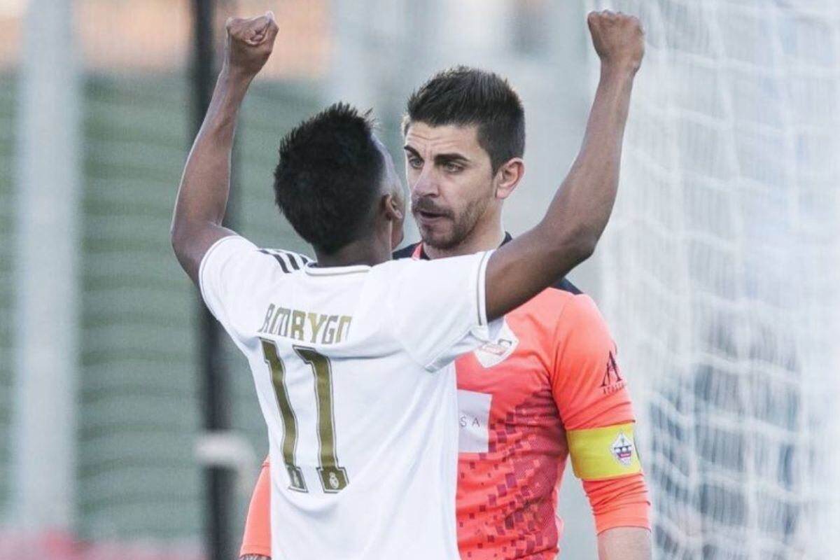 Rodrygo se fue expulsado tras recibir una segunda amarilla por esta celebración.