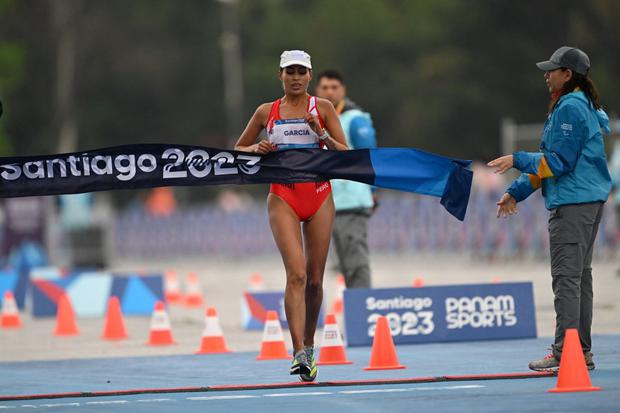 Kimberly García superó su posición panamericana al ganar el oro en Santiago 2023. En Lima 2019, se había quedado con la presea de plata. (AFP)