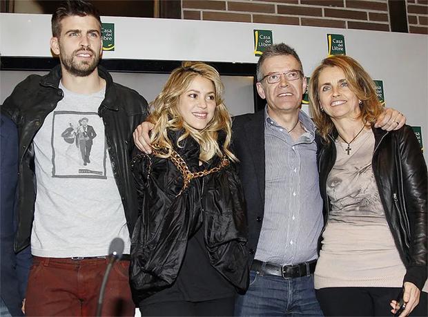 Gerard Piqué, Shakira, Montserrat Bernabeu y Joan Piqué (Foto: Getty Images)