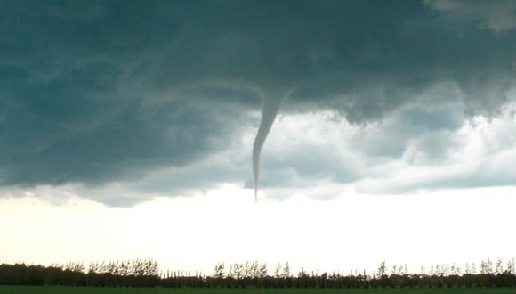 Un piloto de Oklahoma capturó un pequeño tornado y temió lo peor (Foto: Twitter))