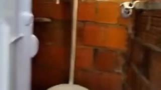 No conquista el mundo porque no quiere: joven se las ingenia para remodelar su baño y es furor en TikTok [VIDEO]