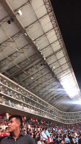 Se apagaron las luces en la tribuna oriente en pleno Alianza vs. Cristal.