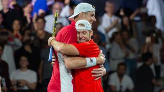 Rafa no pudo jugar: John Isner y Jack Sock vencieron a Roger Federer y Stefanos Tsitsipas en la Laver Cup