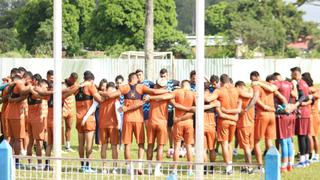 Un arquero boliviano debutó en Primera División con 16 años, recibió siete goles y los rivales lo consolaron