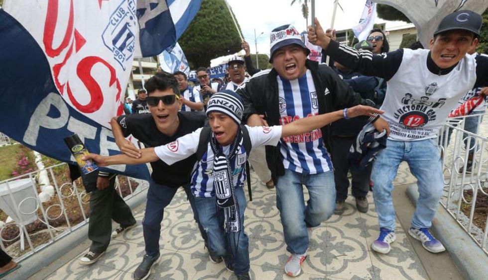 Cutervo se pintó de blanquiazul en la previa del partido entre Alianza Lima vs. Comerciantes Unidos. (Jesús Saucedo)