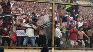 Enloqueció con ‘Gabigol’ y se adueñó de un escudo de la policía de Perú para celebrar título de Flamengo [VIDEO]