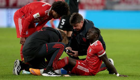 Sadio Mané salió lesionado del partido entre el Bayern Múnich y el Werder Bremen. (Foto: Getty Images)