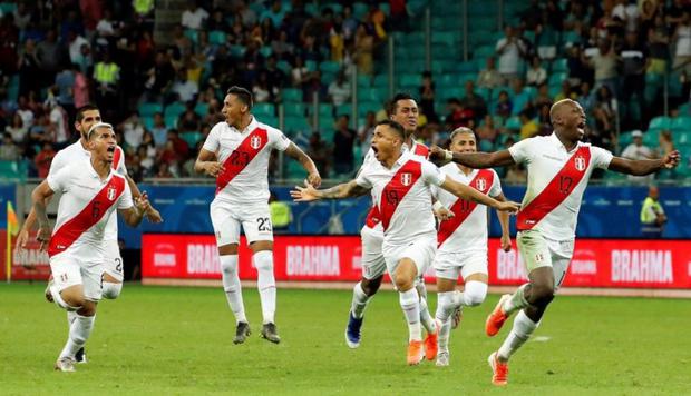 Selección peruana tras el triunfo por penales ante Uruguay en la Copa América 2019. (Foto: AFP)