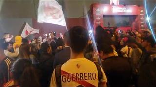 El aliento de toda la vida: el banderazo de la Selección Peruana previo al partido ante Argentina