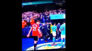 Gran lío: Ander Herrera es viral en Facebook por escupir el escudo del Manchester City [VIDEO]