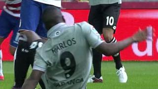 Marlos Moreno sufrió terrible lesión en la rodilla tras resbalar [VIDEO]