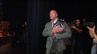 ¡No podía faltar! The Rock presentó el título del 'Peleador Más Recio' en el careo oficial del UFC 244 [VIDEO]