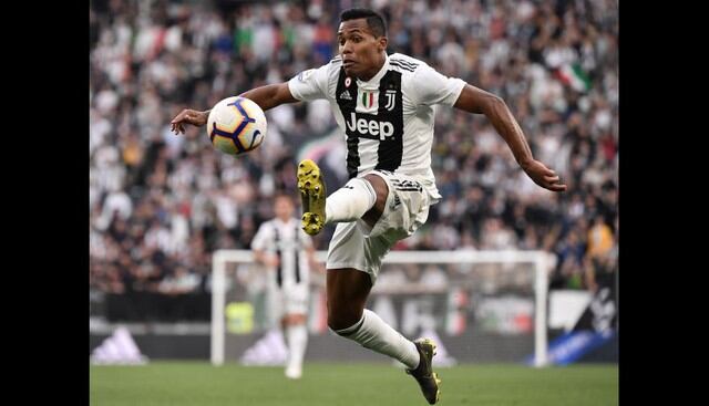 17.- Alex Sandro (Juventus), en 55.5 millones de dólares. (Foto: AFP)