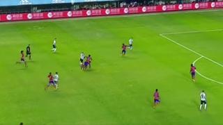 Cuando quieres parar a Messi y... dos jugadores de Haití al piso al intentar frenar a Lionel [VIDEO]