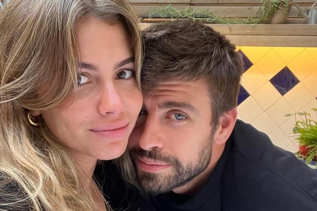 Gerard Piqué junto a su novia Clara Chía Martí en su primera fotografía oficial (Foto: Gerard Piqué/Instagram)
