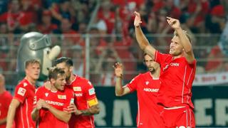 De héroes a villanos: salvaron el descenso en la Bundesliga pero decidieron festejar con hinchas y serán sancionados
