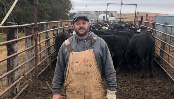 Brett Kenzy tiene un rancho de ganado en Dakota del Sur.