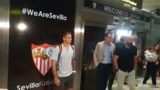 ¡Vuelve a LaLiga! 'Chicharito' Hernández aterrizó en España para cerrar su fichaje por Sevilla [VIDEO]