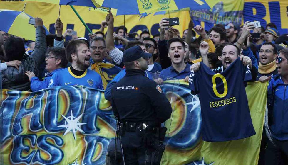 El banderazo de los hinchas de Boca Juniors en Madrid para animar al plantel. (Foto: Reuters)