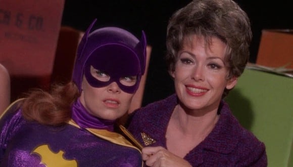 Barbara Rush sonriendo como la villana  Nora Clavicle en la serie "Batman" (Foto: 20th Century-Fox Television)