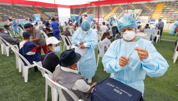 Desde el 30 de abril, las personas de 70 a 79 años serán incluidas a la campaña de vacunación contra el COVID-19 (Foto: Andina)