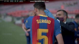 Busquets no pudo continuar: el choque de cabezas con Savic en el Barcelona vs. Atlético de Madrid [VIDEO]